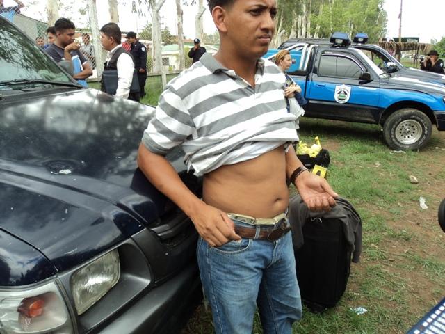 Fajos de dolares los cargaban en la cinura